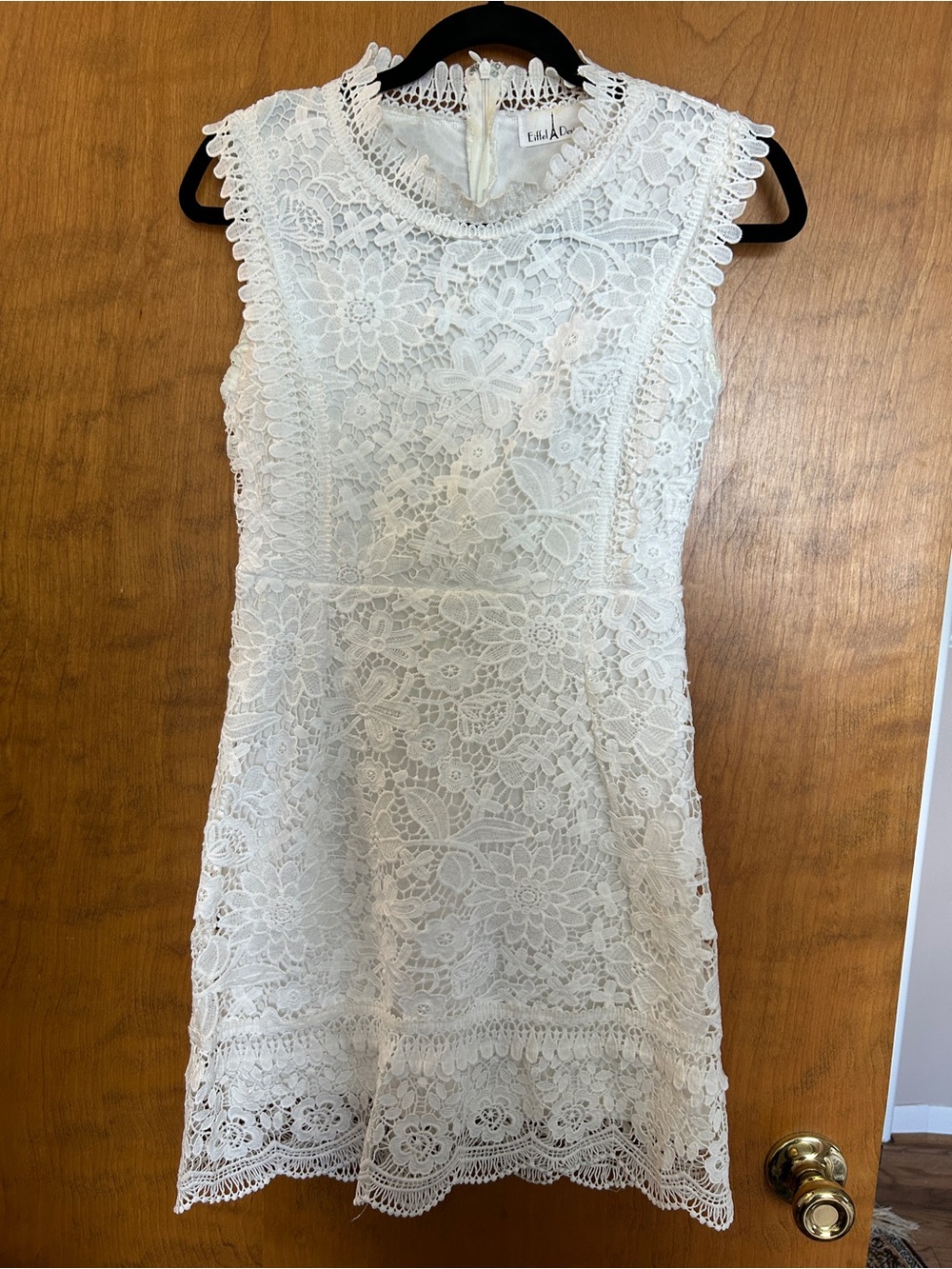 Elegant White Lace Sleeveless Dress